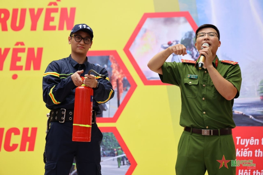 Nâng cao ý thức, kỹ năng chống cháy, cứu nạn của học sinh, thanh niên TP Hà Nội