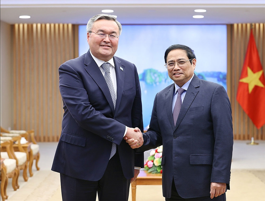 Thủ tướng Chính phủ Phạm Minh Chính tiếp Phó thủ tướng Kazakhstan Mukhtar Tileuberdi