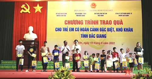 Quỹ Bảo trợ trẻ em Việt Nam: Trao tặng hơn 1 tỷ đồng cho trẻ em có hoàn cảnh đặc biệt, khó khăn tỉnh Bắc Giang