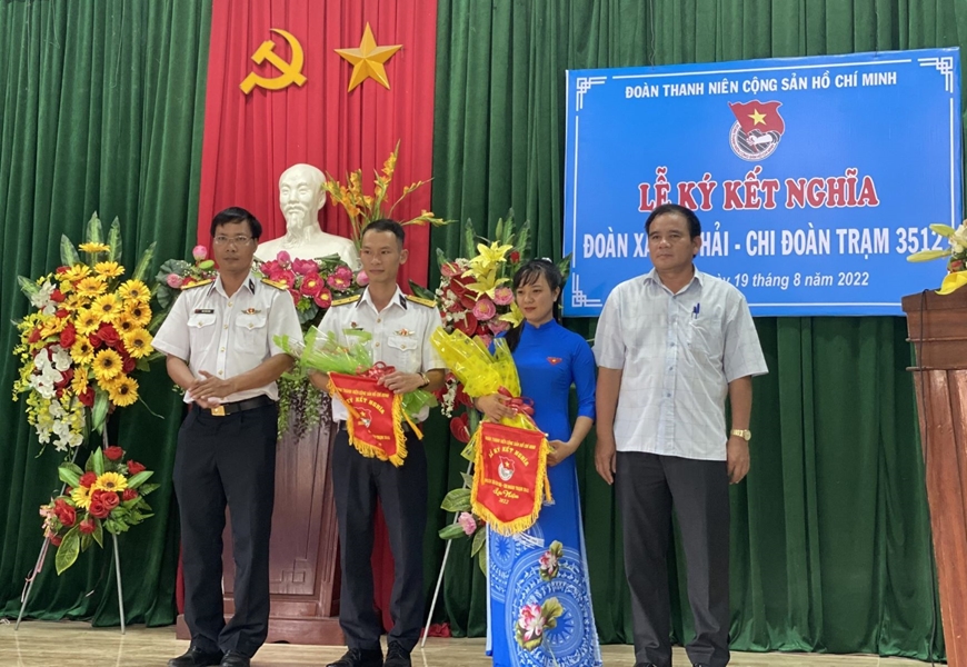 Lễ ký kết nghĩa giữa tuổi trẻ Trạm 3512 và Đoàn xã Cát Hải Lễ ký kết nghĩa giữa tuổi trẻ Trạm 3512 và Đoàn xã Cát Hải