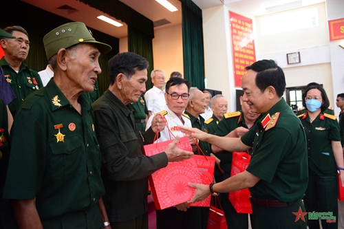 Bộ Quốc phòng gặp mặt đoàn đại biểu người có công tỉnh Quảng Bình