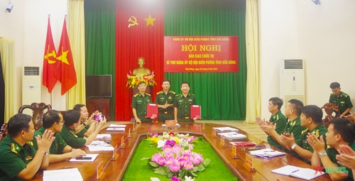 Bàn giao chức vụ Bí thư Đảng ủy Bộ đội Biên phòng tỉnh Đăk Nông