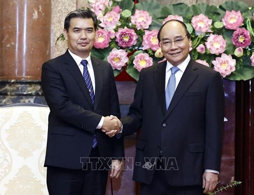 Chủ tịch nước Nguyễn Xuân Phúc tiếp Viện trưởng Viện Kiểm sát Nhân dân Tối cao Lào