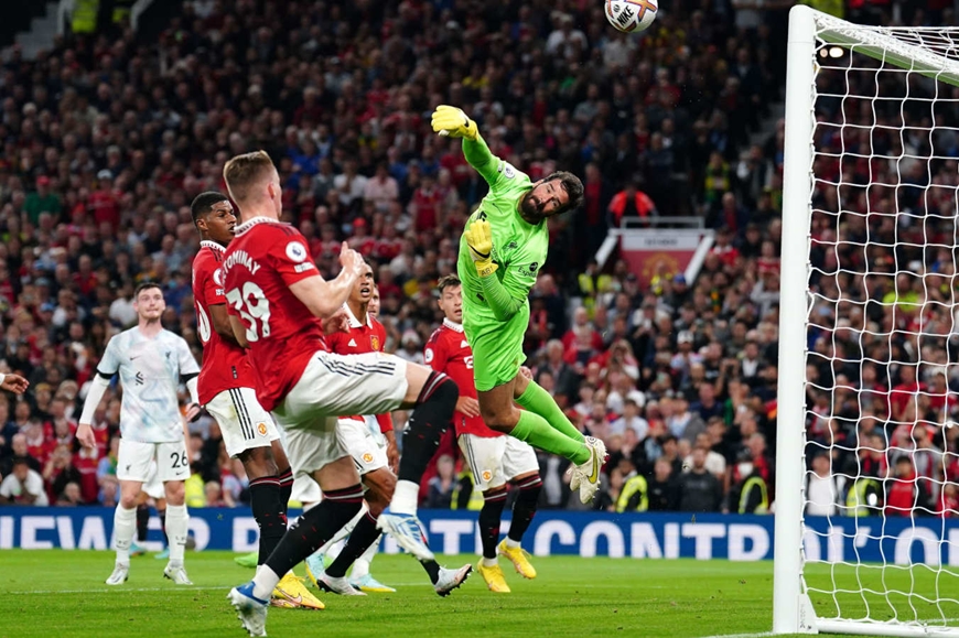 Thắng Liverpool, MU có điểm đầu tiên tại Ngoại hạng Anh