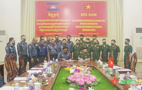 Bộ đội Biên phòng tỉnh Đắk Nông hội đàm với Bộ Chỉ huy Hiến binh tỉnh Mondulkiri