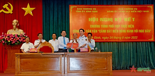 Ký kết chương trình Cảnh sát biển đồng hành với ngư dân tại tỉnh Bình Định