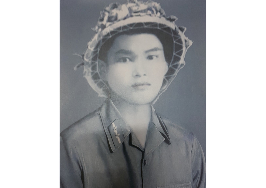 Tìm phần mộ đồng chí Trần Văn Hảnh hy sinh ngày 4-7-1969