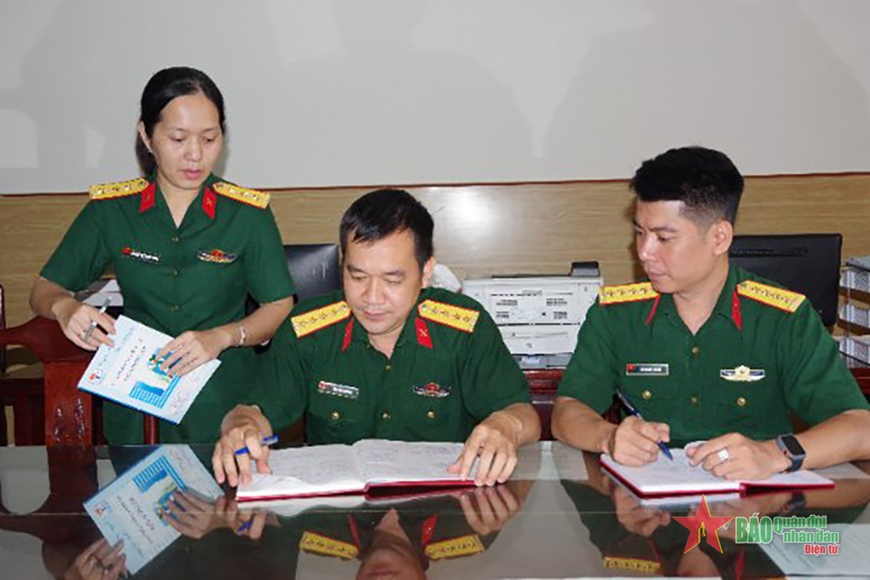 Tận tụy đi trước, về sau