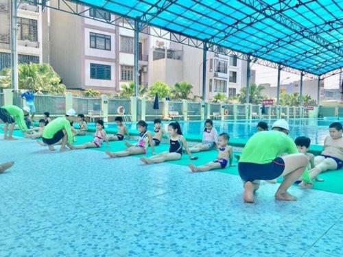 Chủ động dạy bơi an toàn cho trẻ