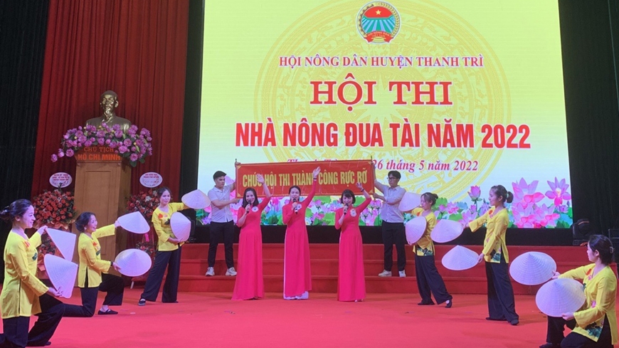 Phần thi lời chào nông dân tại Hội thi Nhà nông đua tài huyện Thanh Trì năm 2022. Ảnh: THANH HỒNG