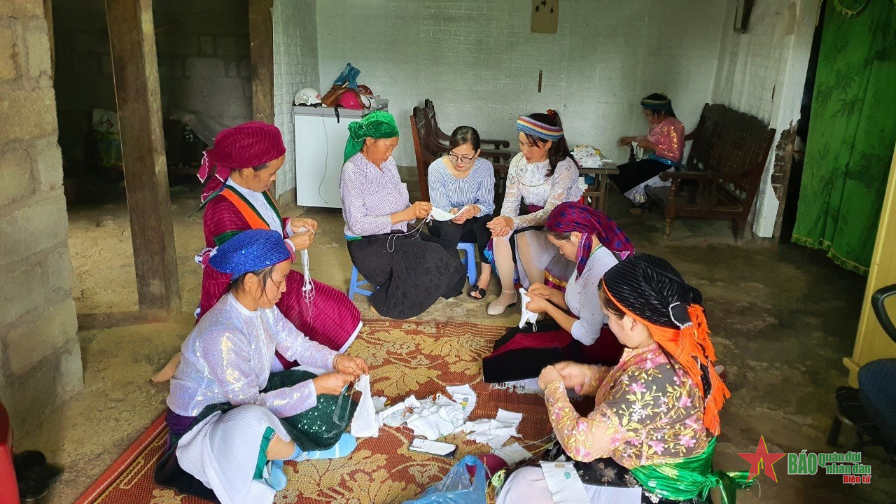 Thu nhập ổn định từ nghề thêu