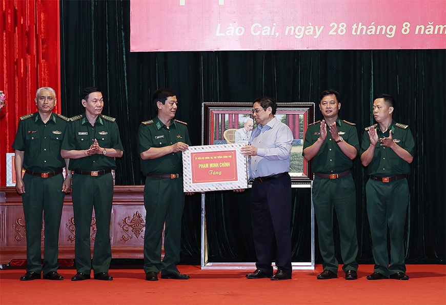 Thủ tướng Chính phủ Phạm Minh Chính thăm và làm việc với Ban Thường vụ Tỉnh uỷ Lào Cai và các đơn vị