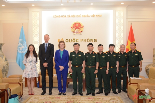Thượng tướng Hoàng Xuân Chiến tiếp Trưởng đại diện Thường trú Chương trình Phát triển Liên hợp quốc tại Việt Nam
