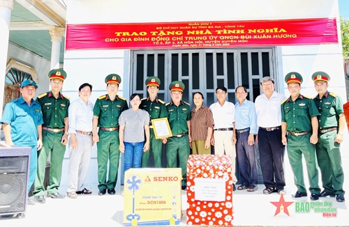 Bộ CHQS tỉnh Bà Rịa-Vũng Tàu trao tặng “Nhà tình nghĩa”