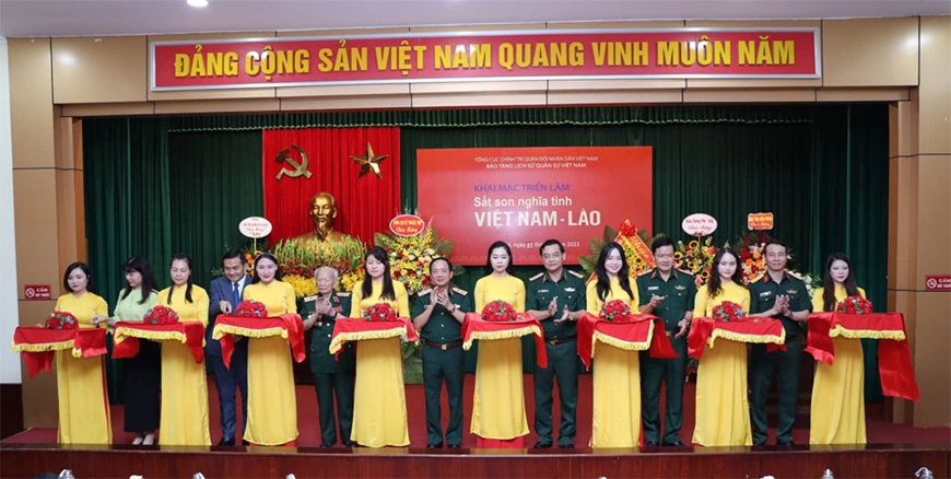 Trưng bày hơn 200 hình ảnh, tài liệu tại triển lãm “Sắt son nghĩa tình Việt Nam - Lào”