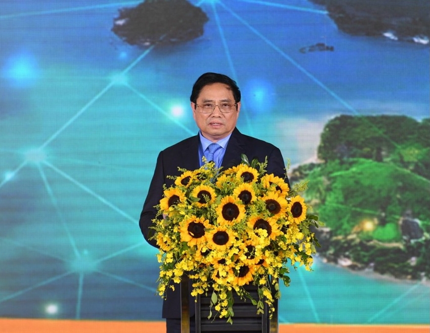 Thủ tướng Chính phủ Phạm Minh Chính cắt băng khánh thành cao tốc Vân Đồn-Móng Cái