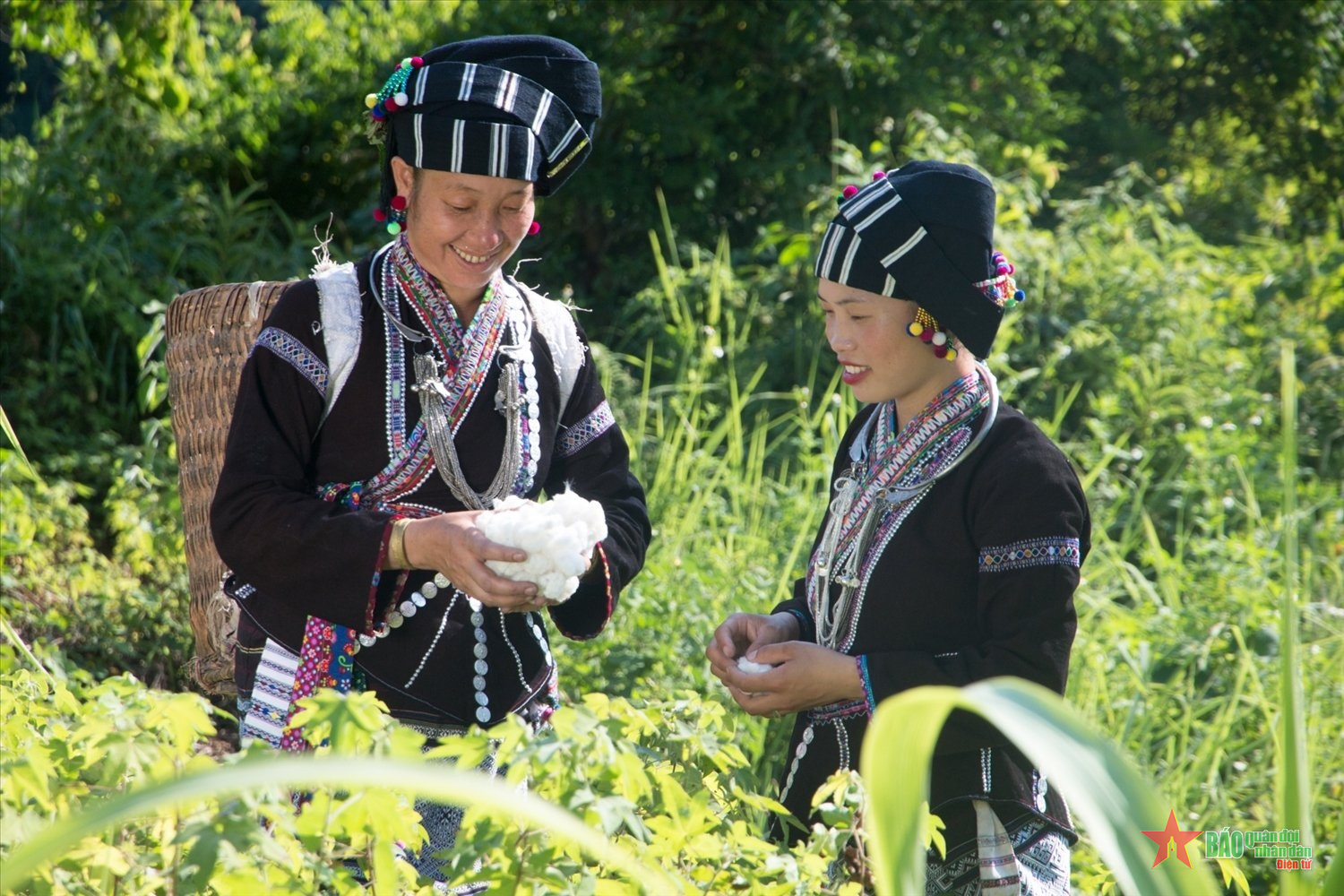 Nghề dệt thổ cẩm của người Lự ở Bản Hon