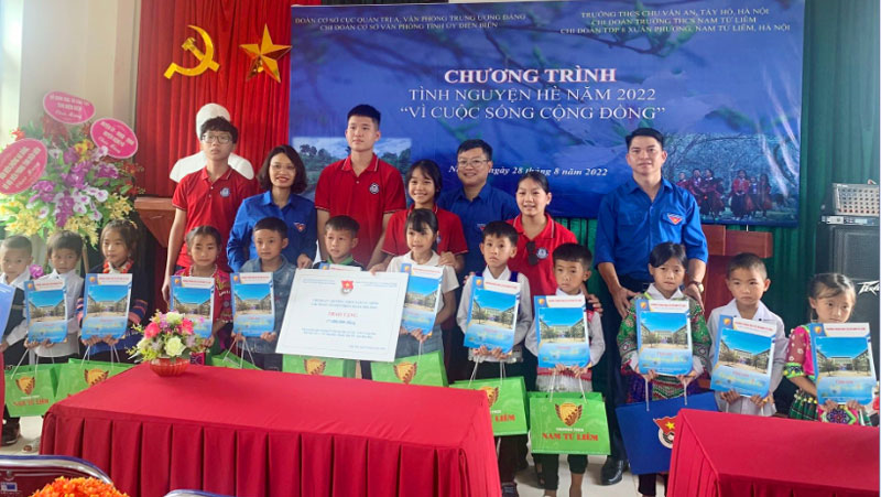 Niềm vui của cô, trò trường Vàng Đán 