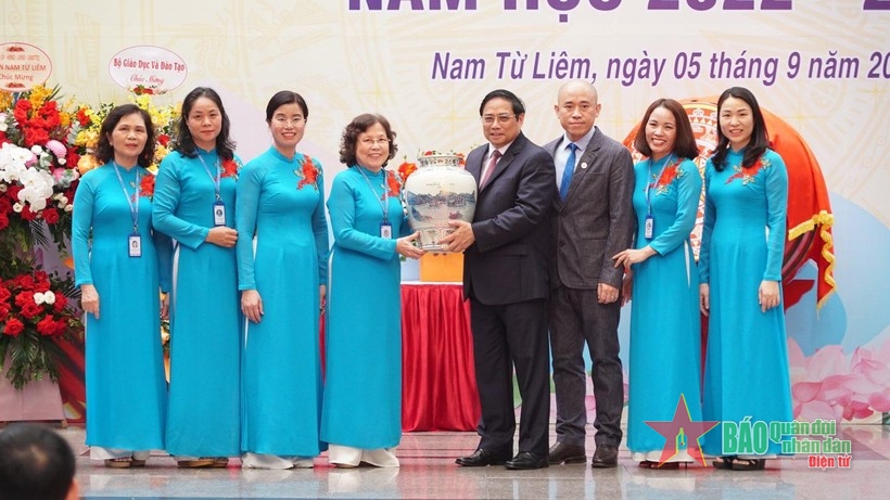 Thủ tướng Chính phủ Phạm Minh Chính dự lễ khai giảng năm học mới tại Trường Tiểu học Đoàn Thị Điểm