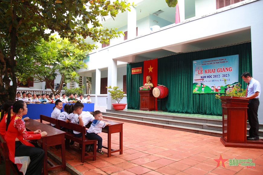 Khai giảng năm học mới ở huyện đảo Trường Sa