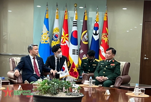 Bộ trưởng Quốc phòng Hàn Quốc tiếp Thượng tướng Hoàng Xuân Chiến