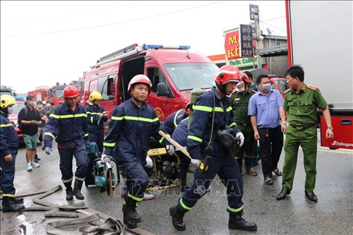 Chủ tịch nước Nguyễn Xuân Phúc chia buồn với gia đình người bị nạn trong vụ cháy cơ sở karaoke tại Bình Dương