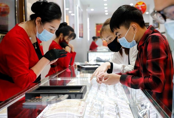 Vàng tiến sát ngưỡng 67 triệu đồng/lượng bán ra