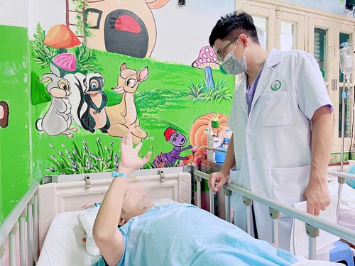 Bệnh viện Hữu nghị Việt Đức phẫu thuật u sọ thành công, cứu nam bệnh nhân khỏi mù lòa 2 mắt