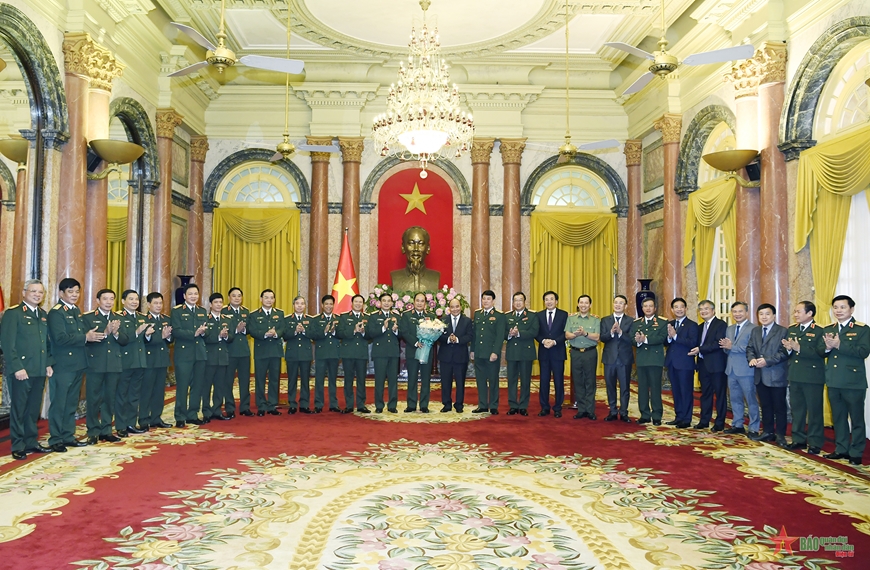 Chủ tịch nước trao quyết định thăng quân hàm Thượng tướng đối với đồng chí Phùng Sĩ Tấn