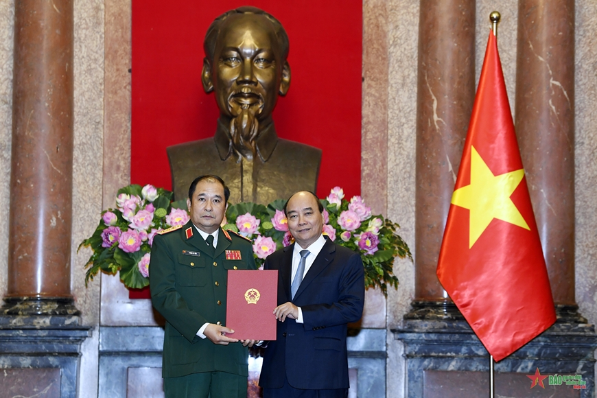 Chủ tịch nước trao quyết định thăng quân hàm Thượng tướng đối với đồng chí Phùng Sĩ Tấn