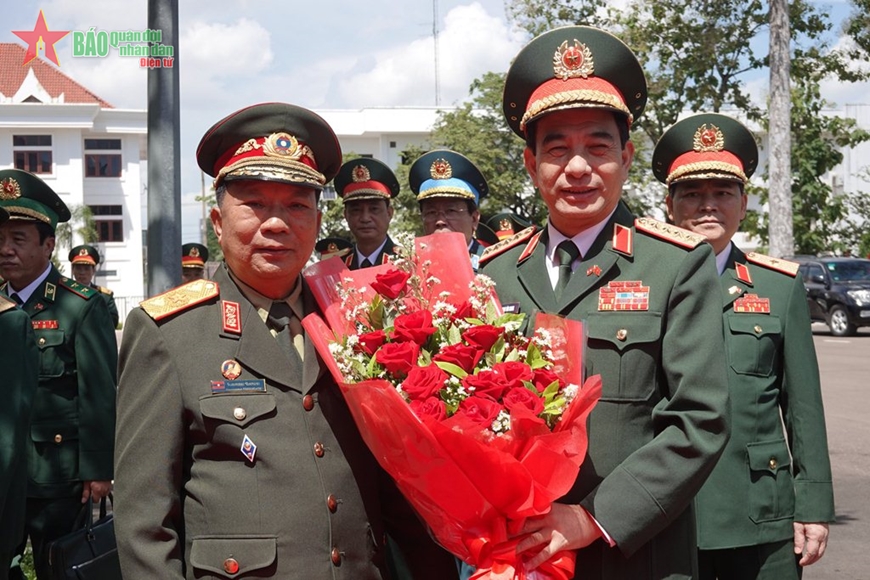 Lãnh đạo Đảng, Nhà nước Lào tiếp Bộ trưởng Bộ Quốc phòng Việt Nam Phan Văn Giang
