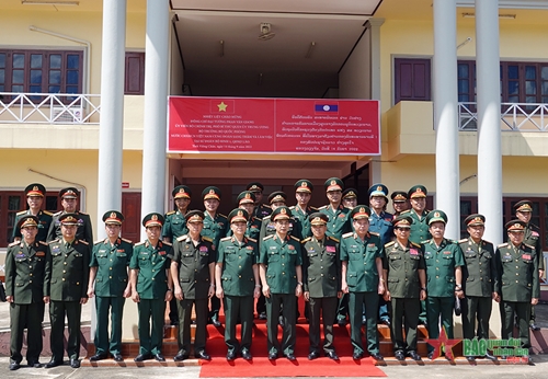 Đại tướng Phan Văn Giang thăm Sư đoàn Bộ binh 1, Quân đội nhân dân Lào
