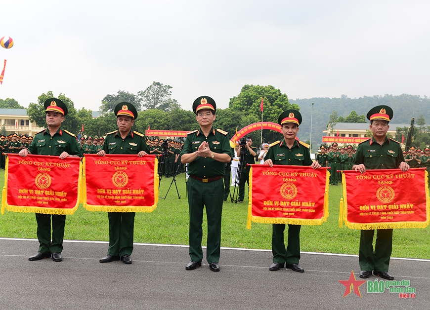 Bế mạc Hội thi kỹ thuật Tăng thiết giáp toàn quân 2022