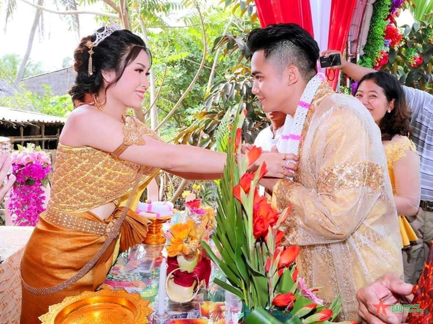 Lễ cưới truyền thống: người Khmer Hình ảnh liên quan đến chủ đề \