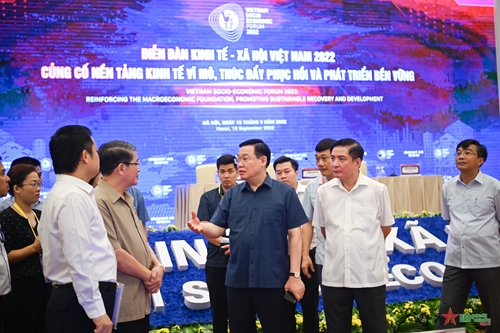 Chủ tịch Quốc hội Vương Đình Huệ kiểm tra việc chuẩn bị tổ chức Diễn đàn Kinh tế-Xã hội Việt Nam 2022