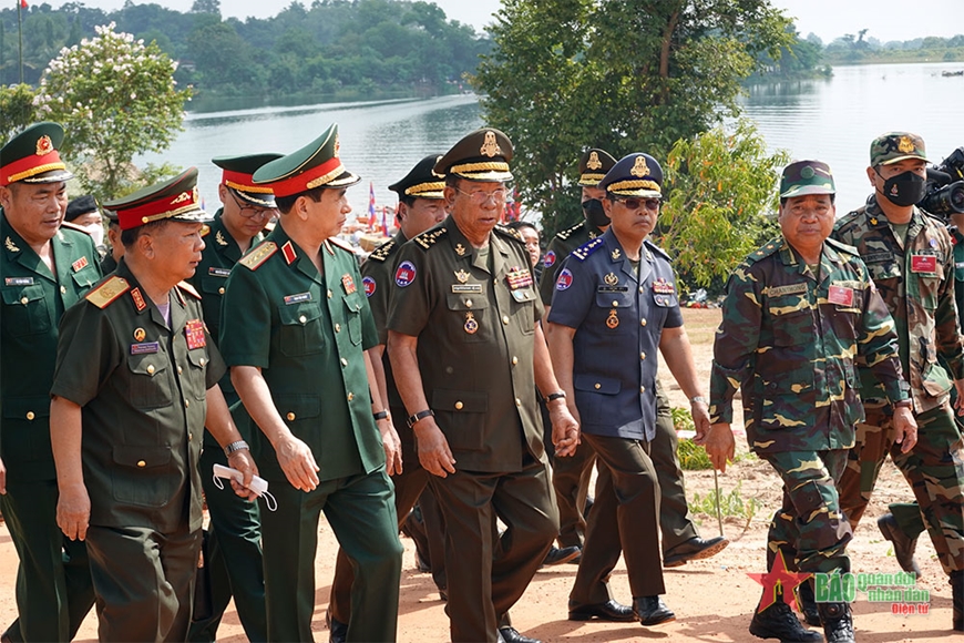Một số hình ảnh hoạt động của Bộ trưởng Phan Văn Giang tại Lào