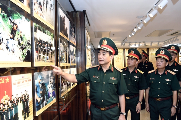 Đại tướng Phan Văn Giang thăm, làm việc với Điện ảnh Quân đội nhân dân