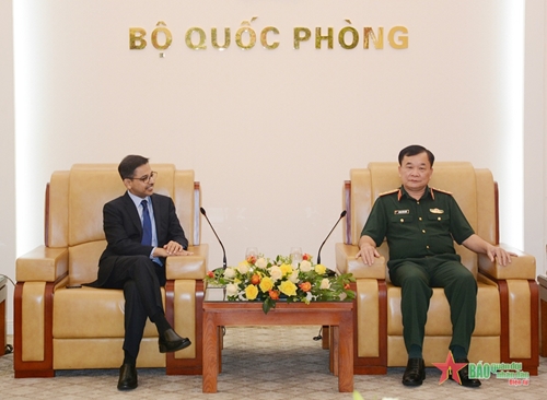 Thượng tướng Hoàng Xuân Chiến tiếp Đại sứ và Tùy viên Quốc phòng Ấn Độ tại Việt Nam