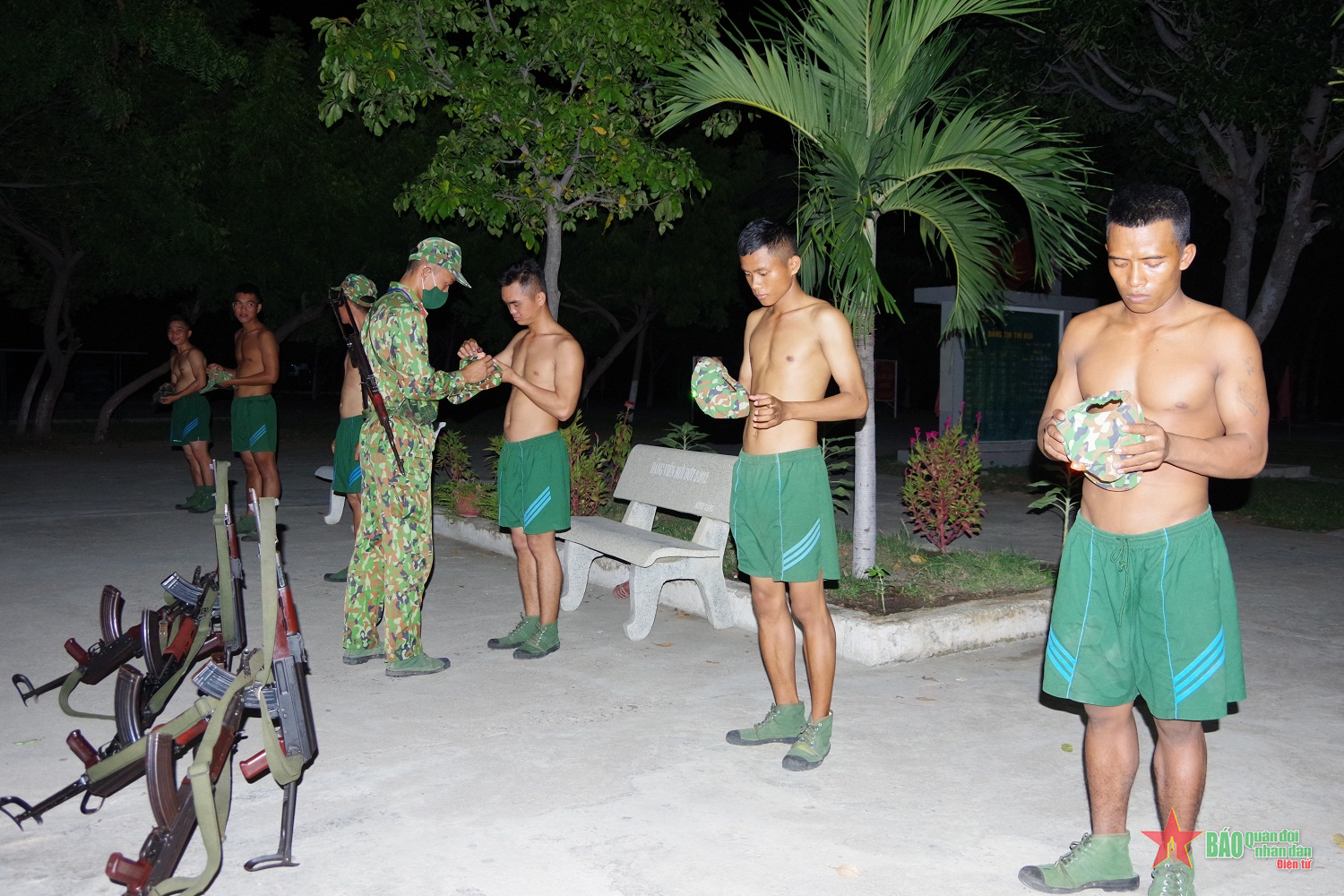 Huấn luyện đêm ở đại đội trinh sát