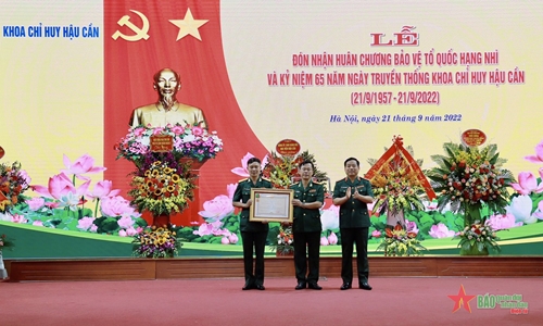 Khoa Chỉ huy hậu cần (Học viện Hậu cần) đón nhận Huân chương Bảo vệ Tổ quốc hạng Nhì

​