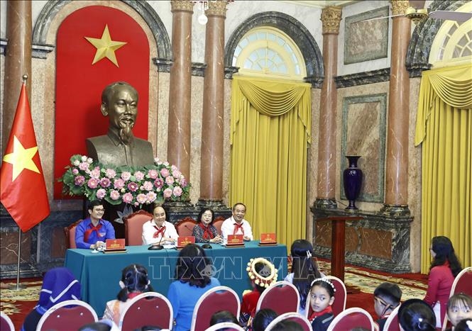 Chủ tịch nước Nguyễn Xuân Phúc gặp mặt thiếu nhi tiêu biểu các dân tộc toàn quốc