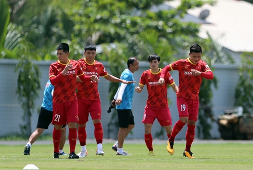 Đội tuyển Việt Nam tích cực chuẩn bị cho trận gặp Ấn Độ