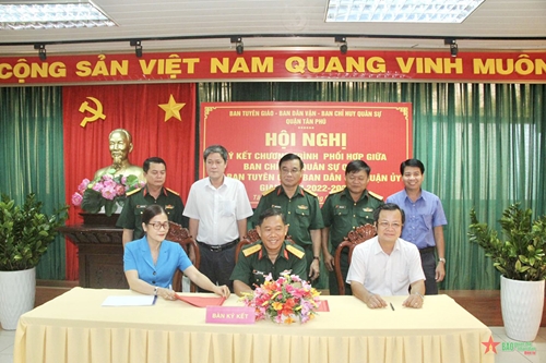 Quận Tân Phú (TP Hồ Chí Minh) ký kết phối hợp Quân sự-Tuyên giáo-Dân vận