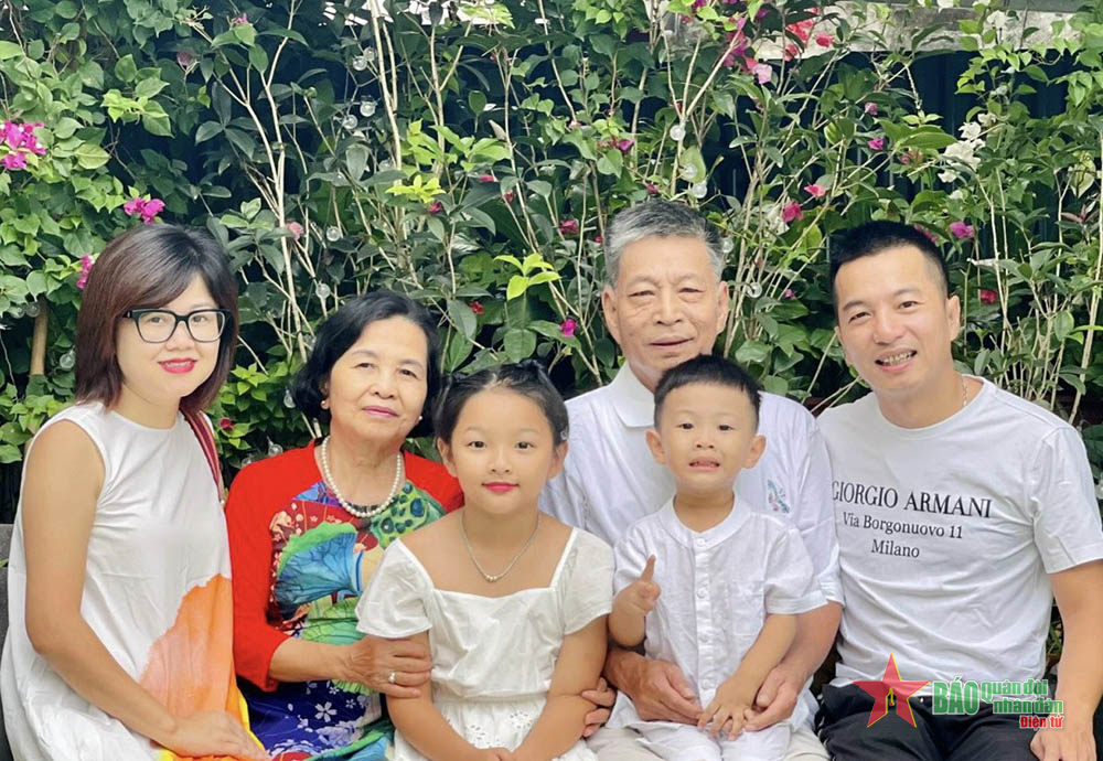 Tháng năm đợi chờ giữ lửa ấm tình yêu