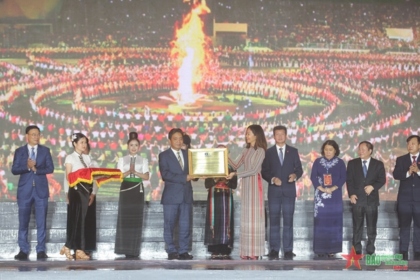 Thủ tướng Phạm Minh Chính dự Lễ đón bằng của UNESCO ghi danh Nghệ thuật Xòe Thái
