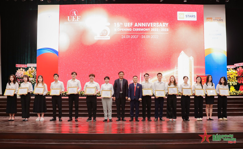 Trường Đại học Kinh tế - Tài chính TP Hồ Chí Minh dành 5 tỷ đồng tặng học bổng cho sinh viên