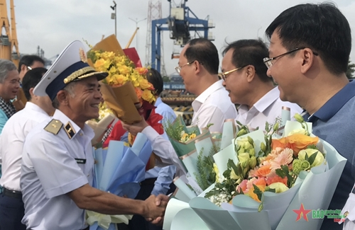 Đoàn đại biểu TP Hồ Chí Minh lên đường thăm quân và dân trên vùng biển, đảo Tây Nam