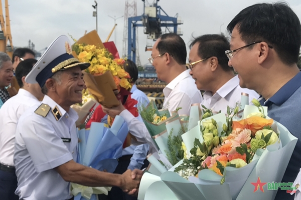 Đoàn đại biểu TP Hồ Chí Minh lên đường thăm quân và dân trên vùng biển, đảo Tây Nam