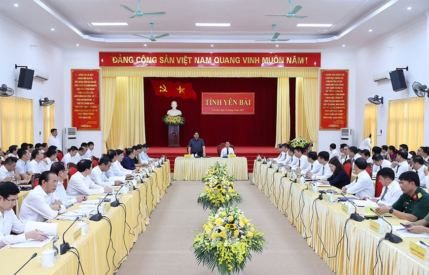 Thủ tướng Chính phủ Phạm Minh Chính làm việc với Ban Chấp hành Đảng bộ tỉnh Yên Bái