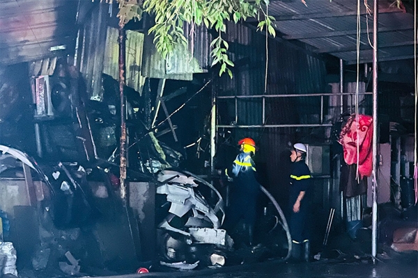 Hà Nội Kịp thời dập tắt đám cháy tại quận Hoàng Mai